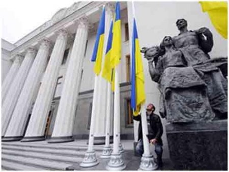 В парламенте зарегистрирован законопроект о введении ЧП на Донбассе