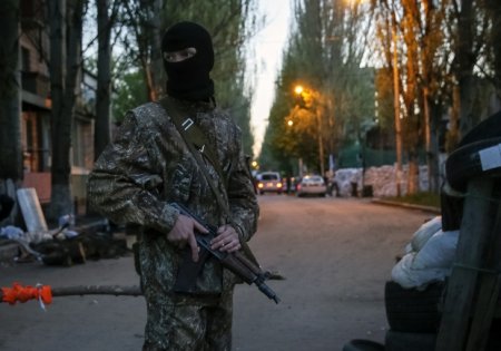 Террористы вырываются из Славянска, прикрываясь детьми