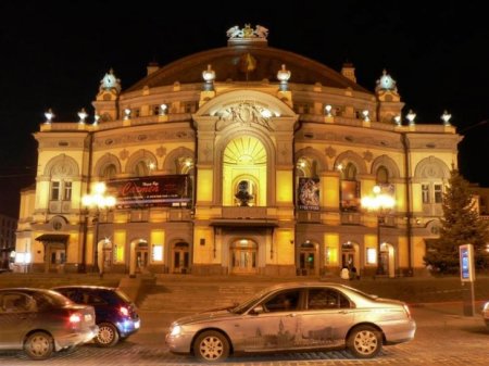 В Киеве пикетируют Национальную оперу из-за концерта Спивакова и ”Виртуозов Москвы”