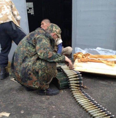 В Славянске террористы устанавливают пулеметы на крышах домов
