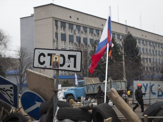 Власти Луганска призывает жителей города не покидать дома без крайней необходимости