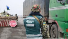 Бой в Мариновке завершен: уничтожены грузовики и БТР боевиков
