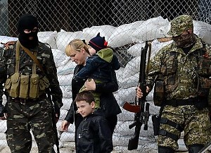  Террористы в Краматорске прикрываются младенцами