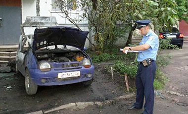 Неизвестные сожгли автомобиль известной сумской журналистки
