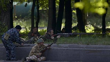 Боевики в Славянске воюют между собой, а погибших сбрасывают в соленое озеро, - штаб АТО