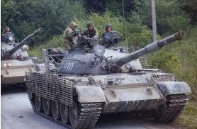 Ночью три танка пересекли границу со стороны России. Идет бой. Есть информация, что один российский Т-72 подбит, - Аваков