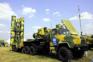 Российские военные на учениях отрабатывают приведение зениток в боеготовность