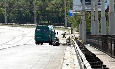 В Мариуполе обстреляли машину пограничников, есть погибшие