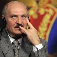 Лукашенко играет на два фронта. "Они пусть спасибо Януковичу скажут, что он им головы не поотворачивал всем". Аудио