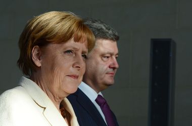 Порошенко – Меркель: Для выполнения мирного плана на Востоке нужно создать 10 км буферной зоны на границе с РФ и вывести боевиков