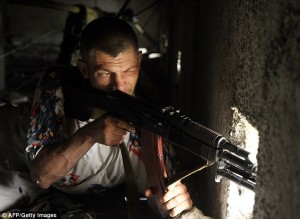 Боевики продолжают оборудовать огневые точки в жилых домах в Жовтневом районе Луганска