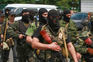Около 200 боевиков захватили факультет Донецкого юридического института