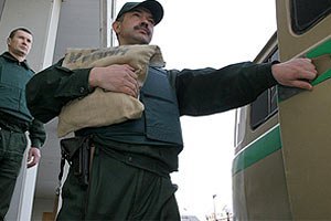 В Луганске боевики украли из автомобиля инкассаторов 267 тысяч гривен