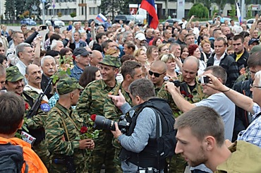 В Донецке боевики в присутствии Царева, объявленного в розыск, присягнули террористической ДНР