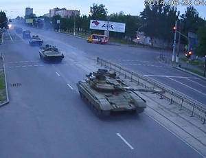 СНБО: Боевики на Донбассе гоняют по городам одну и ту же технику (ВИДЕО)
