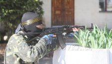 Продолжается обстрел со стороны боевиков территории военного городка в Донецке, - Нацгвардия