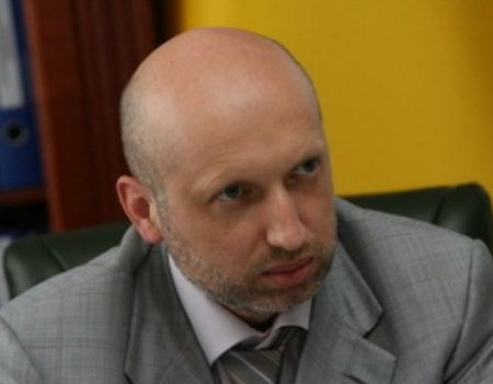Турчинов поручил профильным ведомствам рассмотреть вопрос о введении военного положения в Донецкой и Луганской областях