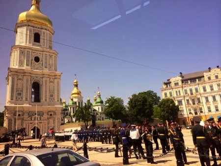 В Верховной Раде и на Софиевской площади готовятся к инаугурации Порошенко. Фото