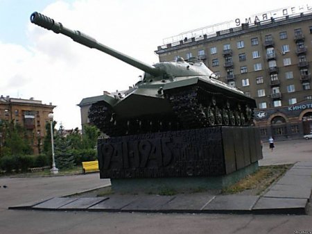 Террористы ДНР угнали с постамента танк времен Второй мировой войны
