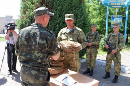 В Николаеве благотворительный фонд передал десантникам военное снаряжение 1,5 млн грн
