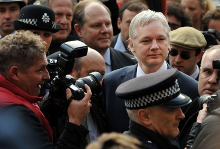 Основатель WikiLeaks заявил, что за гражданами будут следить с помощью их ДНК