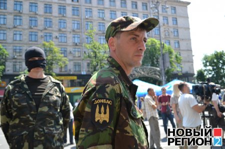    	 Семенченко: Нельзя идти на переговоры с террористами и сдавать Донбасс 