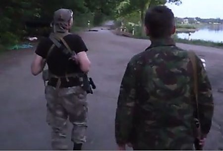 В Славянске майдановцы плечом к плечу воюют с бывшим «Беркутом» против террористов
