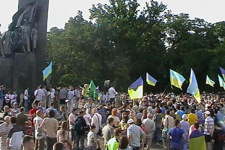 В Харькове жители города вышли на митинг в поддержку АТО и единства страны