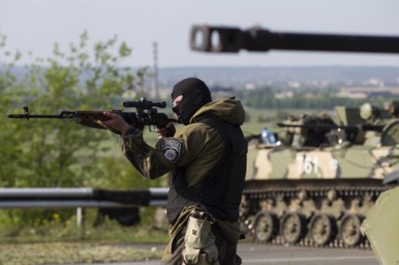 В «горячих точках» востока Украины прекратить огонь до конца недели невозможно - журналист