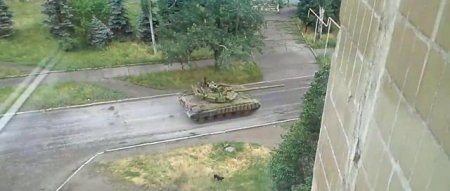 В МВД обнародовали фото танков, переброшенных РФ из Крыма на Донбасс. Фото