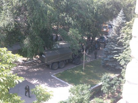 Сепаратисты продолжают концентрировать силы в районе ВНУ в Луганске (фото)