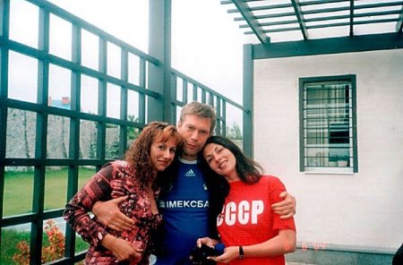 В сети активисты опубликовали фото молодости нардепа-сепаратиста Царева