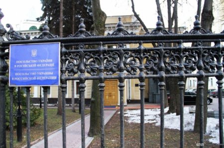 "Лимоновцы" пытались проникнуть в украинское посольство в Москве