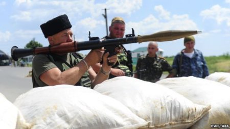 Военные ведут бои с террористами на окраинах Луганска