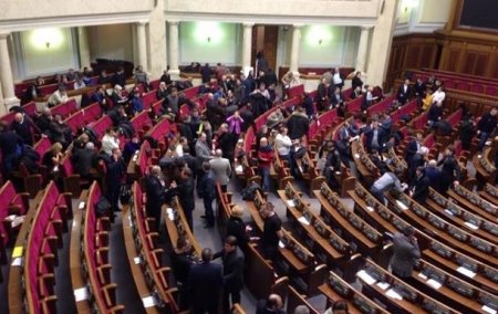 Рада отказалась включить в повестку законопроекты о парламентских выборах
