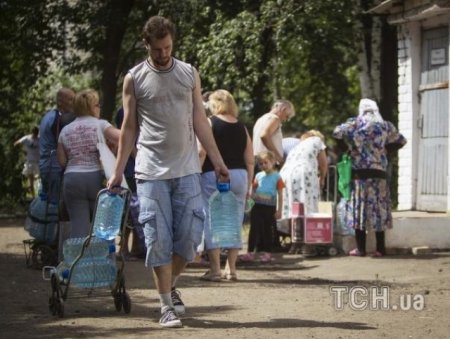    	 В разрушенном Славянске почти неделю нет воды (ФОТО)