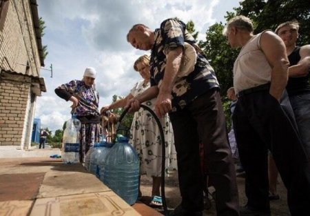    	 В разрушенном Славянске почти неделю нет воды (ФОТО)