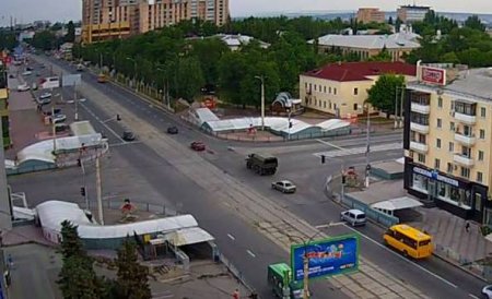 По Луганску уже сутки курсируют армейские грузовики