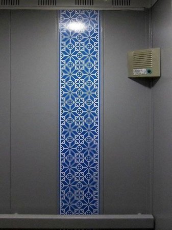 В Киеве появились патриотические лифты. ФОТО