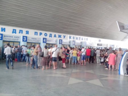 Местные жители опровергают информацию о прекращении работы луганского железнодорожного вокзала