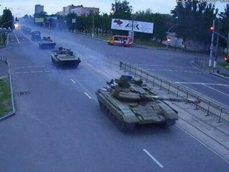В "ЛНР" заявляют, что замеченная колонна бронетехники в Луганске принадлежит террористам