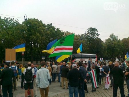 Украинцы, чеченцы и грузины освистали Путина в Вене