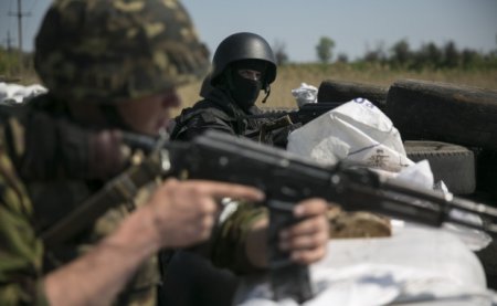 У воинской части в Донецке находится около 200 боевиков, у них есть тяжелая военная техника