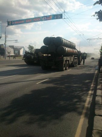 На репетиции парада в Минске загорелся танк, сломался ракетный комплекс и столкнулись два бронетранспортера