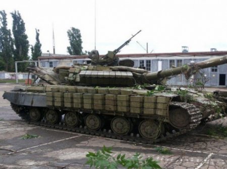 В Артемовске украинские военные захватили российский танк. Фото