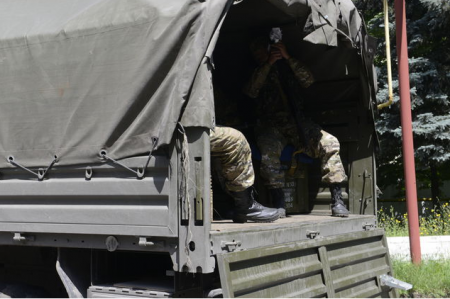 Как террористы в Донецке ходили вербовать солдат и ушли ни с чем (Фото)
