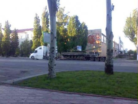 В центре Луганске снова видели танк (фото)