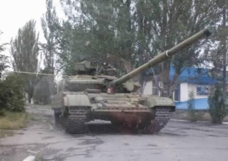 Захваченный у террористов танк Т-64БВ прибыл в Украину из российского Буденновска