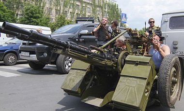 НАТО: Россия поставляет террористам тяжелое вооружение