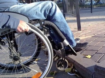 Порошенко подписал закон, который вводит уголовную ответственность за дискриминацию инвалидов